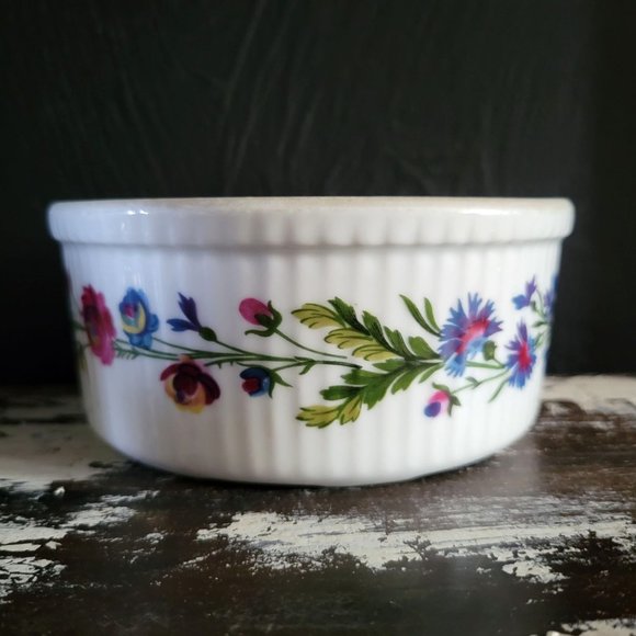 Vintage Porcelaine de Paris Souffle Bowl with Flower Garland Design - Picture 2 of 8